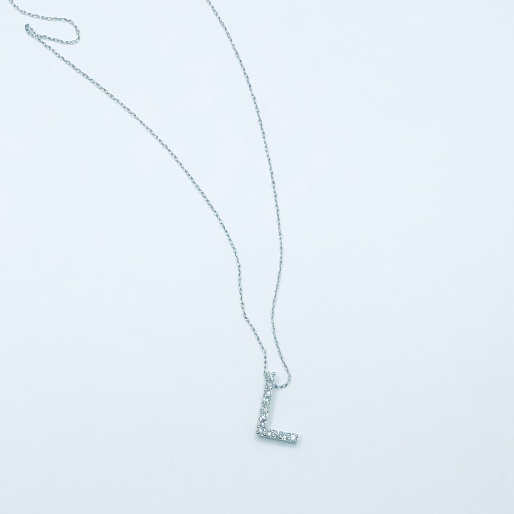 10k white gold L letter necklace with diamonds
